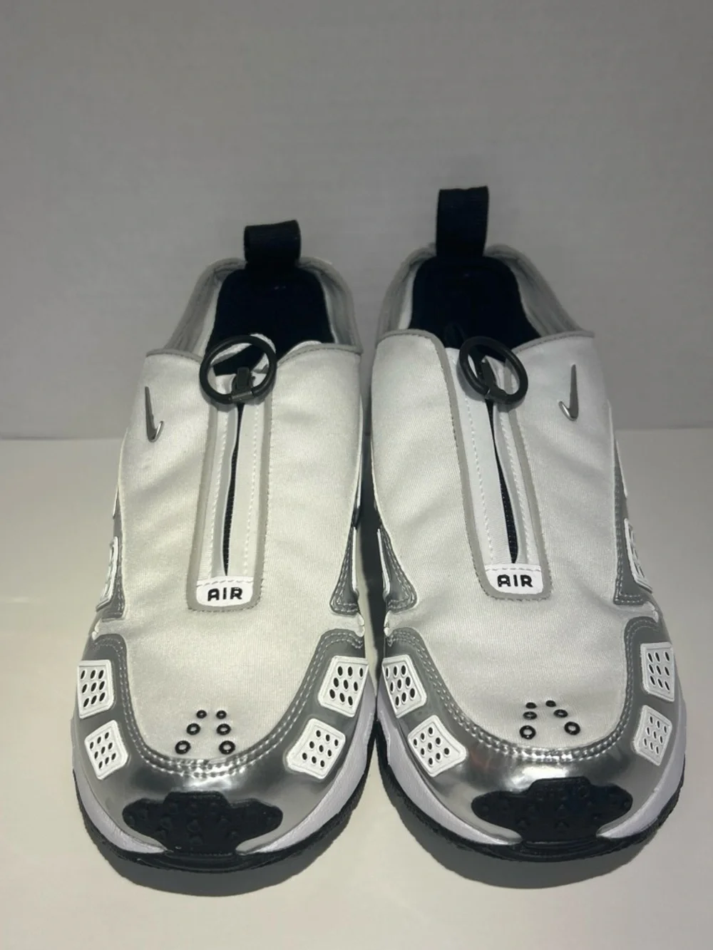 Nike Air Max Sunder Women’s size 7 sneakers in white & silver NEW